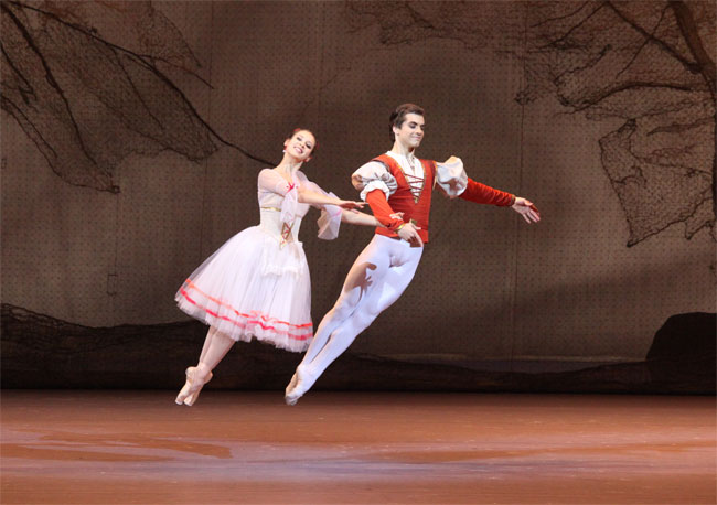 A Look at the Bolshoi Ballet's 'Giselle' Costumes