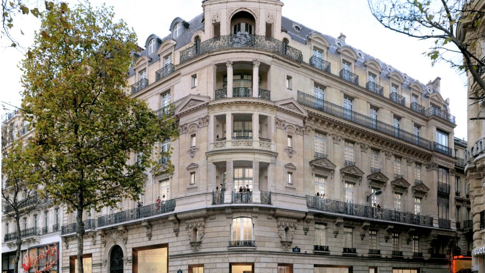 Future Apple store building on the Champs-Elysées