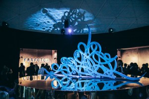 The el Seed sculpture commisioned by Farfetch reads "For the Love of Fashion"