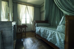 The bedroom in La Maison de la Reine.