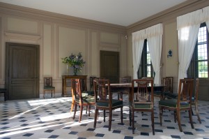 The dining room in La Maison de la Reine.
