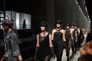 Looks from the Paris-Hamburg 2017/18 Métiers D'Art Show.