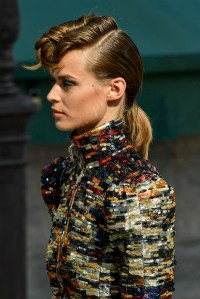 Details at Chanel Couture Fall 2018