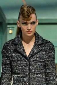 Details at Chanel Couture Fall 2018