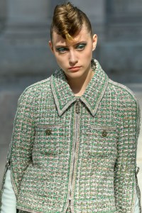 Details at Chanel Couture Fall 2018