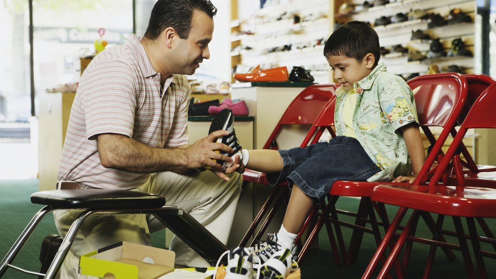 Parents can use the Jenzy mobile app to measure their kids' feet and find right-sized footwear.