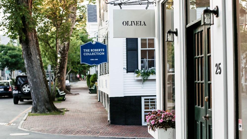 Olivela’s Nantucket, Mass. pop=up shop introduces consumers to the brand and its philanthropic mission.