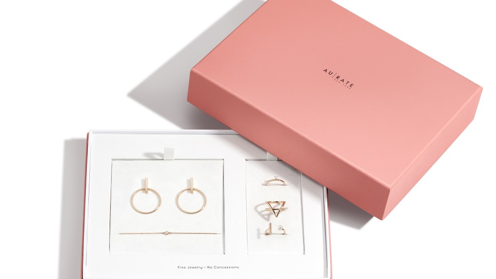 AUrate's "Home Try on Stylist Box"