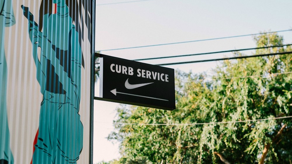 Shoe stores are pulling out all the stops to woo shoppers.