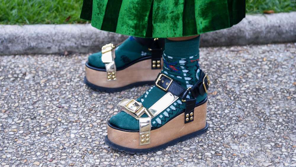 Street style at Pairs Fashion Week Spring 2018.