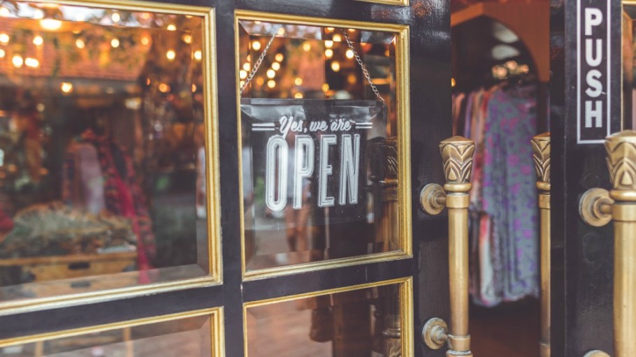 RSR store report finds more retailers opening than closing stores.