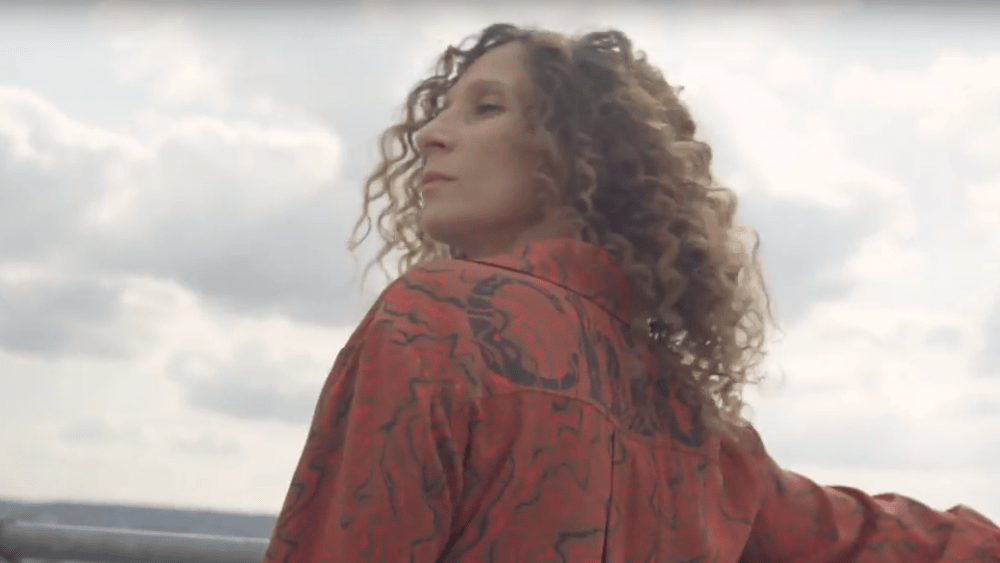Filmmaker Houda Benyamina in the "Chloé Radio" vidéo