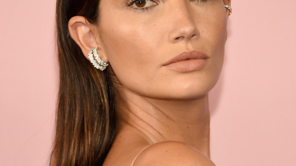 NEW YORK, NY - JUNE 05:  Model Lily Aldridge attends the 2017 CFDA Fashion Awards at Hammerstein Ballroom on June 5, 2017 in New York City.  (Photo by Dimitrios Kambouris/Getty Images)