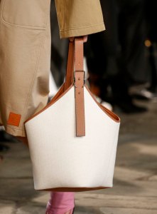 Details at Loewe RTW Spring 2019