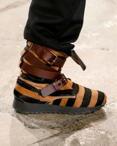 Details at Loewe RTW Spring 2019