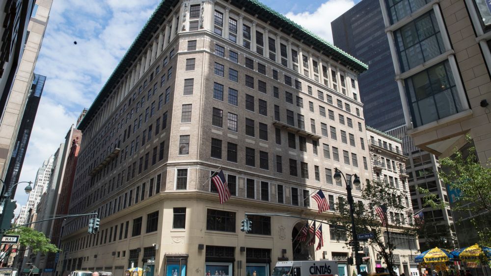 The Lord & Taylor flagship store on Fifth Avenue is seen, in New York. Lord & Taylor is abandoning plans to keep a store in the Fifth Avenue flagship it is selling, as the chain's owner closes more stores and focuses on online salesLord & Taylor Flagship, New York, USA - 06 Jun 2018
