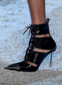 Details at Alexander McQueen RTW Spring 2019