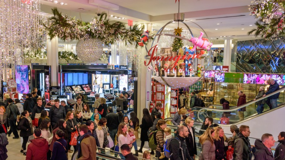 Moody's: Upbeat Outlook for U.S. Retail and Apparel, With Trade Caveat
