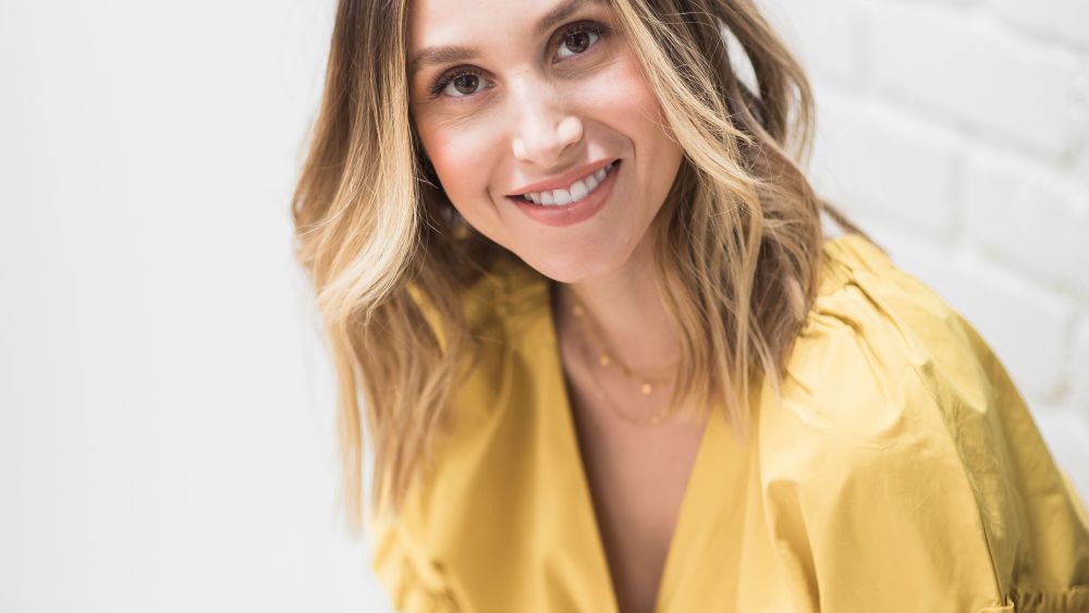 Whitney Eve Port Delivers a New Bundle