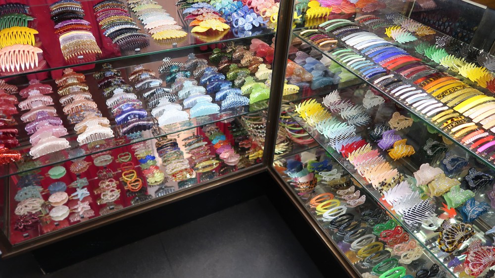 Hair clips for sale at the accessories shop, Pico.