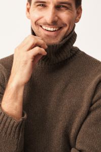 Johannes Huebl in Ralph Lauren