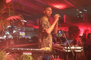 Masego performing.