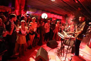 Masego performing.