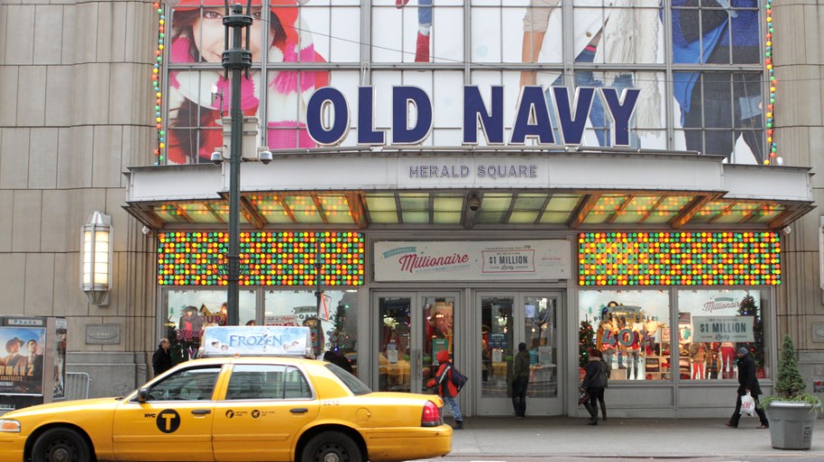 Old Navy’s holiday-season partnership for last-minute shoppers lets click-and-collect purchasers skip the hassles of parking.