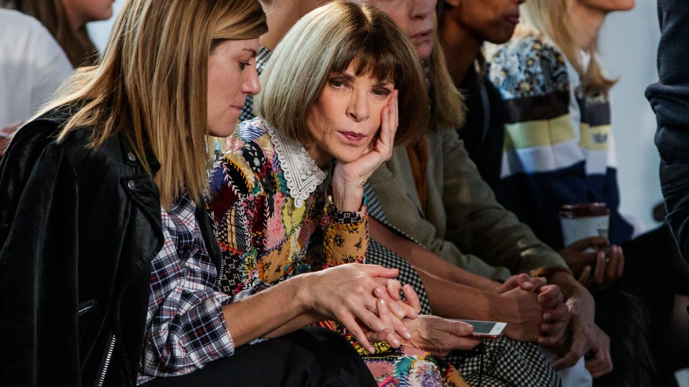 British american journalist Anna Wintour (C) attends the presentation of the Spring/Summer 2019 Women's collection by Spanish fashion house Loewe during the Paris Fashion Week, in Paris, France, 28 September 2018. The presentation of the Women's collections runs from 24 September to 02 October.Loewe - Guests - Paris Fashion Week S/S 2019, France - 28 Sep 2018