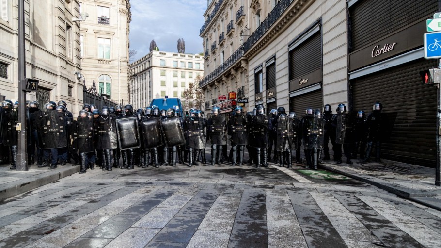 Police form a blockade near a shuttered Cartier store in Paris
