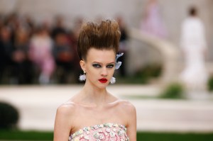 Details at Chanel Couture Spring 2018