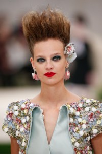 Details at Chanel Couture Spring 2018
