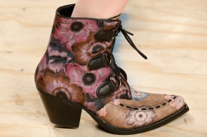 Detail of Coach 1941 RTW Fall 2019