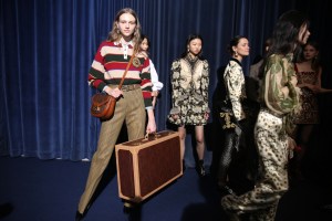 EtroÕs iconic nomadic spirit was celebrated with a maxi structured suitcase worked in the brandÕs signature paisley motif. A timeless, luxurious piece injected with vintage allure.