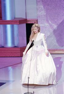 Basinger Kim Basinger appears onstage to present an Oscar during the telecast of the 62nd annual Academy Awards at the Dorothy Chandler Pavilion in Los Angeles, Ca., Monday night onOSCARS BASINGER, LOS ANGELES, USA