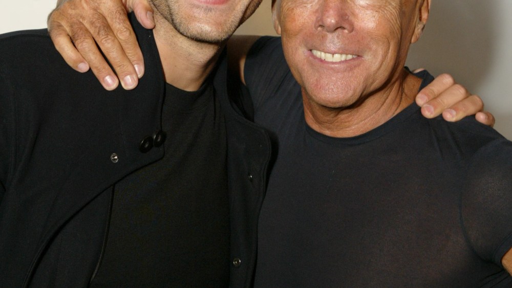 Raoul Bova and Giorgio Armani GIORGIO ARMANI RECEIVING THE FIRST 'RODEO DRIVE WALK OF STYLE AWARD', RODEO DRIVE, BEVERLY HILLS, CALIFORNIA, AMERICA - 09 SEP 2003September 9, 2003 Beverly Hills, CARaoul Bova and Giorgio Armani .Giorgio Armani receives first Rodeo Drive Walk Of Style Award.Photo® Alex Berliner/BEImages