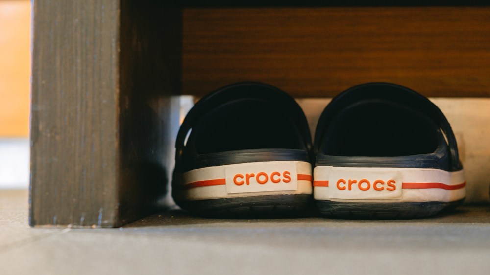 Crocs Beats Sales, Earnings Projections in Q4 but Stock Falls Anyway