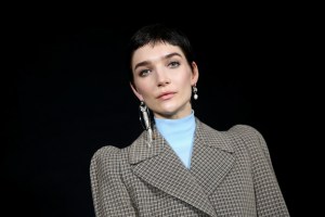ÒItÕs all about a liner, a little smudge and perfected skin,Ó said makeup artist Pat McGrath, describing the beauty look she crafted for models at GivenchyÕs fashion show. ÒItÕs very minimal, but with a little edge to it, a little bit of rebellion.Ó Ñ Jennifer Weil