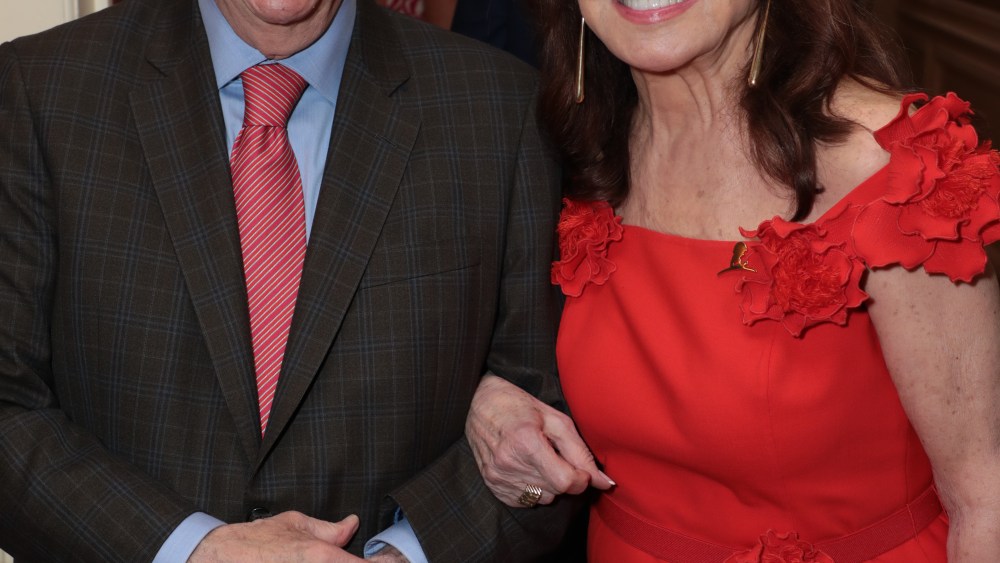 Henry Winkler and honoree Marlo Thomas smile as The Colleagues host their 31st annual Spring Luncheon and Oscar de la Renta fashion presentation at the Beverly Wilshire Hotel on Tuesday, April 9, 2019 in Beverly Hills, CA (photo: Alex J. Berliner/ABImages)
