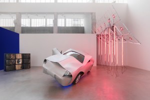 As if it was taking a sharp curve, a fully functioning car customized with the iconic Rimowa aluminum panels was at the heart of Guillermo Santomá’s installation for the luggage company, now under the LVMH Moët Hennessy Louis Vuitton umbrella. The Spanish artist was inspired by the idea of a conceptual gas station and placed the car into a light and sound sculpture. Together with contemporary art magazine and creative studio Kaleidoscope, Rimowa created a multi-platform project developing three different but interconnected pieces: an installation, a printed publication and a short film showing the customized car going through wild landscapes. “It’s a performance piece where the most important thing is the video because it shows how the item works; also for this reason the piece is set sideways to show its flexibility,” the artist said.