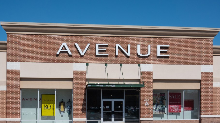 528 store closings were announced in August