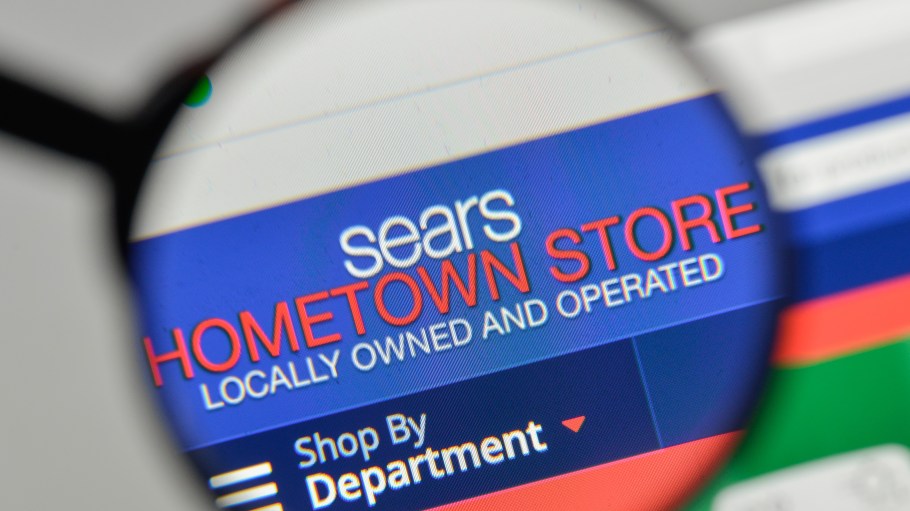 Sears' ESL Hopes to keep Sears Hometown & Outlet From Liquidating