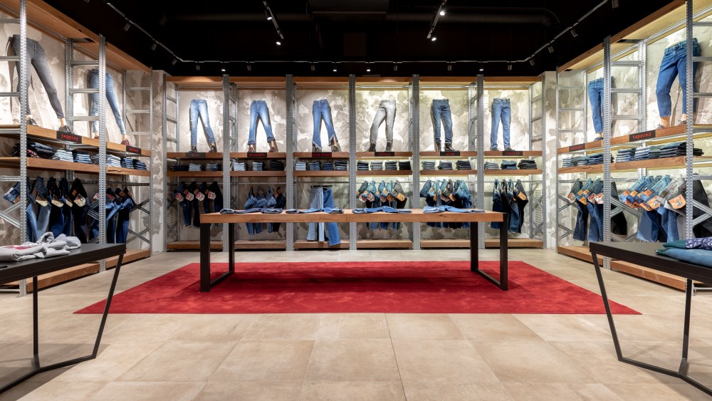 A unit of the Rifle Jeans Store network.