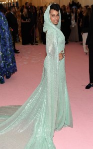 Alicia Keys Ñ Channeling Ava Gardner in Carolina Herrera.