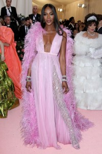 Naomi Campbell Ñ Ever stunning, here in Valentino feathers, silk and lace.