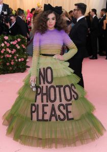 Hailee Steinfeld in Viktor & Rolf, Met Gala 2019