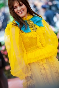 Hari Nef in Gucci.