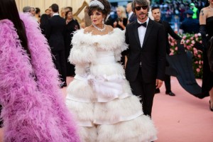 Joan Collins in Valentino with the designer.