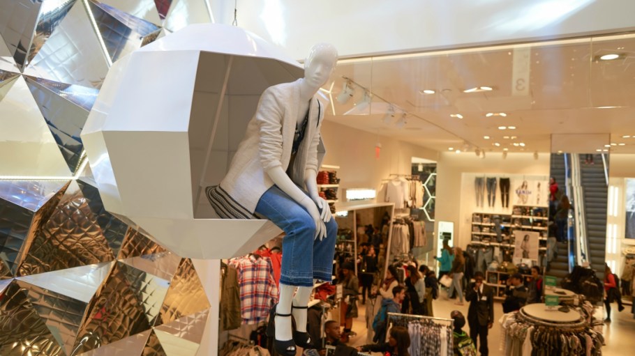 H&M opens fewer stores to focus on digital