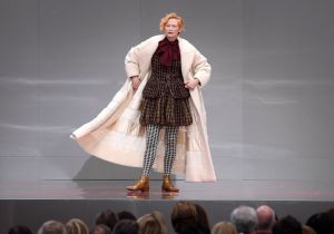 Tilda Swinton performing.